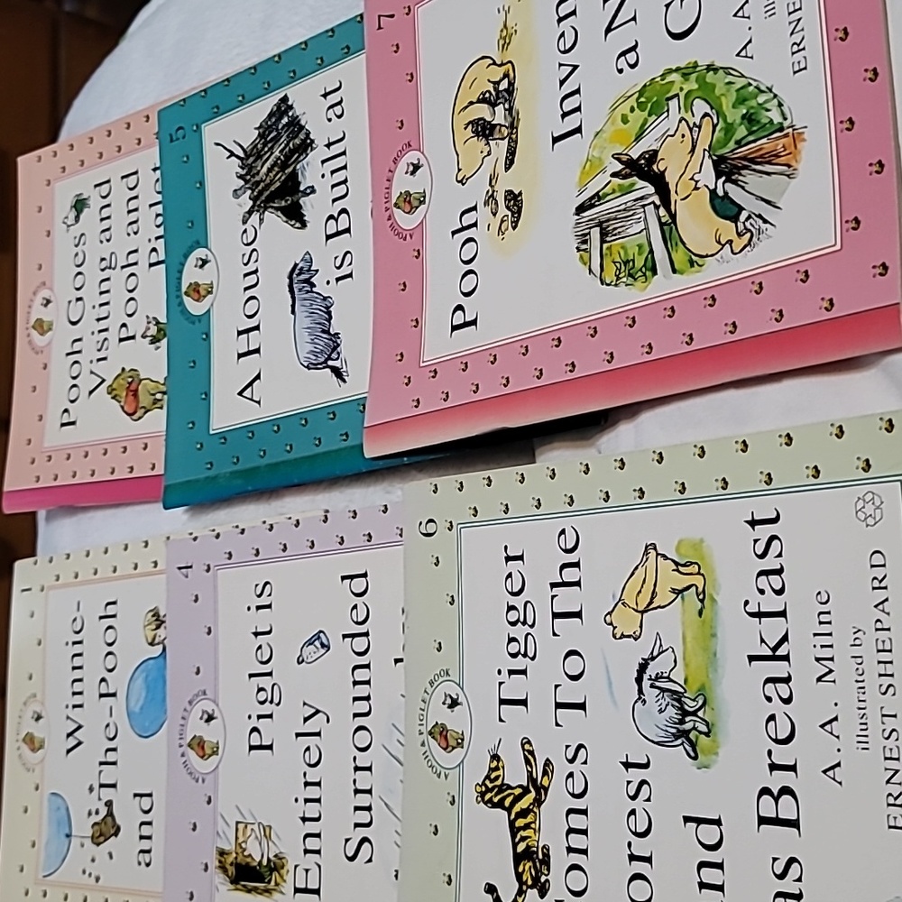 Set of 6 Winnie the Pooh Paperback Booklet Books